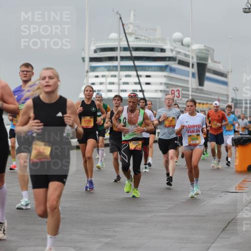 13.09.2026 - Kiel Lauf Andreas Tolksdorf http://msf.ph/oto/10478651 13.09.2026 11:52:01 Kiellinie 7498, 8659, 83, 3685, 7804 meine-sportfotos.de