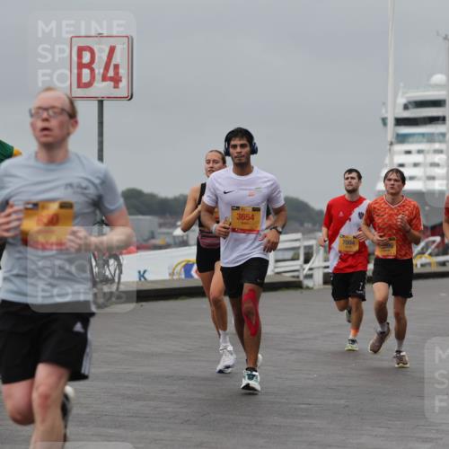 13.09.2026 - Kiel Lauf Andreas Tolksdorf http://msf.ph/oto/10478776 13.09.2026 11:52:07 Kiellinie 9748, 4, 3654, 1179, 7004, 3 meine-sportfotos.de