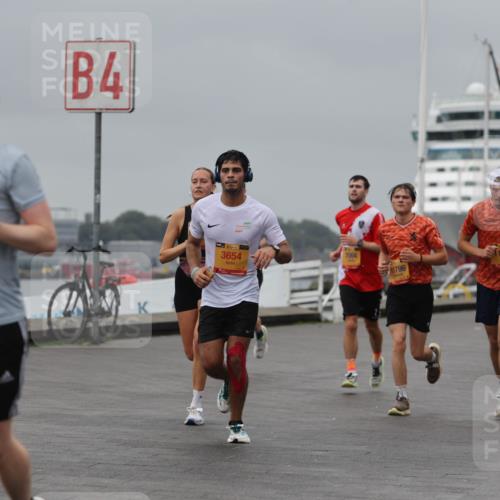 13.09.2026 - Kiel Lauf Andreas Tolksdorf http://msf.ph/oto/10478783 13.09.2026 11:52:07 Kiellinie 4, 38, 7004, 3654, 11796, 11794, 3 meine-sportfotos.de