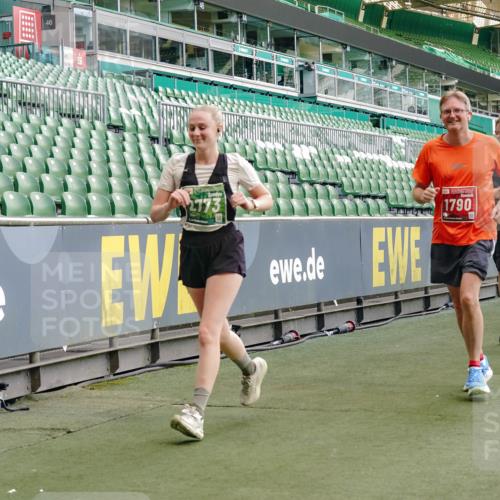 13.09.2026 - 21. swb-Marathon Bremen Michael Burmester http://msf.ph/oto/10478827 13.09.2026 13:18:11 Laufen im Stadion 267, 311, 404, 449, 486, 546, 588, 732, 753, 837, 921, 1057, 1424, 1425, 1431, 1765, 1790, 1813, 1844, 1868, 1987, 2056, 2067, 2096, 2123, 2137, 2224, 2294, 2357, 2358, 2381, 2389, 2419, 2453, 2532, 2550, 2586, 2601, 2614, 2622, 2647, 2655, 2797, 2821, 2849, 2857, 2879, 2880, 2893, 2944, 2984, 2999, 3096, 3100, 3104, 3146, 3180, 3195, 3210, 3213, 3285, 3287, 3314, 3337, 3421, 3431, 3476, 3479, 3506, 3537, 3548, 3619, 3633, 3654, 3740, 3879, 4478 meine-sportfotos.de