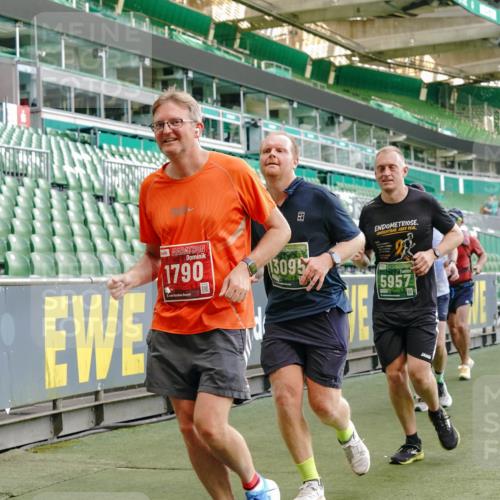 13.09.2026 - 21. swb-Marathon Bremen Michael Burmester http://msf.ph/oto/10478848 13.09.2026 13:18:12 Laufen im Stadion 267, 311, 404, 449, 486, 546, 588, 732, 753, 837, 921, 1057, 1424, 1425, 1431, 1765, 1790, 1813, 1844, 1868, 1987, 2056, 2067, 2096, 2123, 2137, 2224, 2294, 2357, 2358, 2389, 2419, 2453, 2532, 2550, 2586, 2601, 2614, 2622, 2647, 2655, 2797, 2821, 2849, 2857, 2879, 2880, 2893, 2944, 2984, 2999, 3096, 3100, 3104, 3146, 3180, 3195, 3210, 3213, 3285, 3287, 3314, 3337, 3421, 3431, 3476, 3479, 3506, 3537, 3548, 3619, 3633, 3654, 3740, 3879, 4478 meine-sportfotos.de