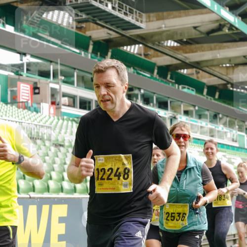 13.09.2026 - 21. swb-Marathon Bremen Michael Burmester http://msf.ph/oto/10478896 13.09.2026 10:40:45 Laufen im Stadion 10138, 10155, 10156, 10163, 10169, 10213, 10217, 10229, 10234, 10247, 10279, 10280, 10299, 10313, 10314, 10321, 10354, 10386, 10399, 10406, 10414, 10417, 10419, 10424, 10435, 10455, 10483, 10484, 10493, 10501, 10527, 10545, 10556, 10570, 10576, 10580, 10582, 10586, 10599, 10611, 10616, 10619, 10644, 10653, 10660, 10694, 10696, 10705, 10706, 10712, 10719, 10722, 10737, 10743, 10751, 10766, 10768, 10804, 10859, 11043, 11048 meine-sportfotos.de