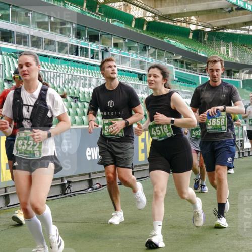 13.09.2026 - 21. swb-Marathon Bremen Michael Burmester http://msf.ph/oto/10478912 13.09.2026 13:18:15 Laufen im Stadion 267, 311, 404, 449, 486, 546, 588, 732, 753, 837, 921, 1057, 1424, 1425, 1431, 1765, 1790, 1813, 1844, 1868, 1987, 2056, 2067, 2096, 2123, 2137, 2224, 2294, 2357, 2358, 2389, 2419, 2453, 2532, 2550, 2586, 2601, 2614, 2622, 2647, 2655, 2786, 2821, 2845, 2849, 2857, 2879, 2880, 2893, 2944, 2984, 2999, 3072, 3096, 3100, 3104, 3146, 3180, 3195, 3210, 3213, 3285, 3287, 3314, 3337, 3421, 3431, 3476, 3479, 3506, 3537, 3548, 3619, 3633, 3654, 3740, 3879, 4478 meine-sportfotos.de