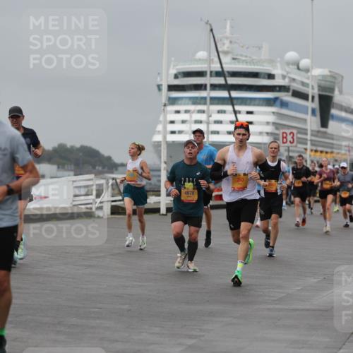 13.09.2026 - Kiel Lauf Andreas Tolksdorf http://msf.ph/oto/10478935 13.09.2026 11:52:16 Kiellinie 4, 8, 4978, 250, 3 meine-sportfotos.de