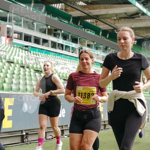 13.09.2026 - 21. swb-Marathon Bremen Michael Burmester http://msf.ph/oto/10478949 13.09.2026 10:40:47 Laufen im Stadion 10138, 10155, 10156, 10163, 10169, 10213, 10217, 10234, 10247, 10279, 10280, 10299, 10313, 10314, 10321, 10354, 10386, 10399, 10406, 10414, 10417, 10419, 10424, 10435, 10455, 10483, 10484, 10493, 10501, 10527, 10545, 10556, 10570, 10576, 10580, 10582, 10586, 10599, 10611, 10616, 10644, 10653, 10660, 10694, 10696, 10705, 10706, 10712, 10719, 10722, 10737, 10743, 10751, 10766, 10768, 10804, 10859, 11043, 11048 meine-sportfotos.de