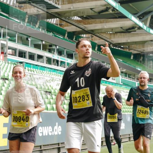 13.09.2026 - 21. swb-Marathon Bremen Michael Burmester http://msf.ph/oto/10479020 13.09.2026 10:40:49 Laufen im Stadion 10138, 10155, 10156, 10163, 10169, 10213, 10234, 10247, 10279, 10280, 10299, 10313, 10314, 10321, 10354, 10386, 10399, 10406, 10414, 10417, 10419, 10424, 10435, 10455, 10483, 10484, 10493, 10501, 10527, 10545, 10556, 10570, 10576, 10580, 10582, 10586, 10599, 10611, 10616, 10644, 10653, 10660, 10694, 10696, 10705, 10706, 10712, 10719, 10722, 10737, 10743, 10751, 10766, 10768, 10776, 10804, 10859, 11043, 11048 meine-sportfotos.de