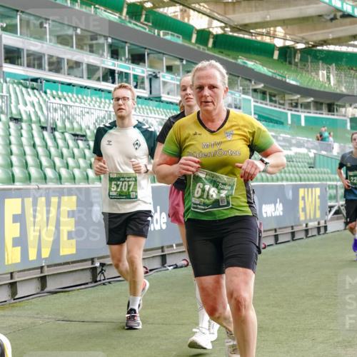 13.09.2026 - 21. swb-Marathon Bremen Michael Burmester http://msf.ph/oto/10479025 13.09.2026 13:18:20 Laufen im Stadion 311, 404, 449, 486, 546, 588, 732, 753, 837, 921, 1057, 1424, 1425, 1431, 1506, 1765, 1790, 1813, 1844, 1868, 2056, 2067, 2096, 2123, 2137, 2224, 2294, 2357, 2358, 2389, 2419, 2453, 2532, 2550, 2557, 2563, 2586, 2601, 2614, 2622, 2647, 2655, 2786, 2821, 2845, 2849, 2857, 2879, 2880, 2893, 2944, 2984, 2999, 3072, 3096, 3100, 3104, 3146, 3180, 3195, 3198, 3210, 3213, 3285, 3287, 3314, 3337, 3421, 3431, 3476, 3479, 3506, 3537, 3548, 3619, 3633, 3654, 3740, 3879, 4478 meine-sportfotos.de