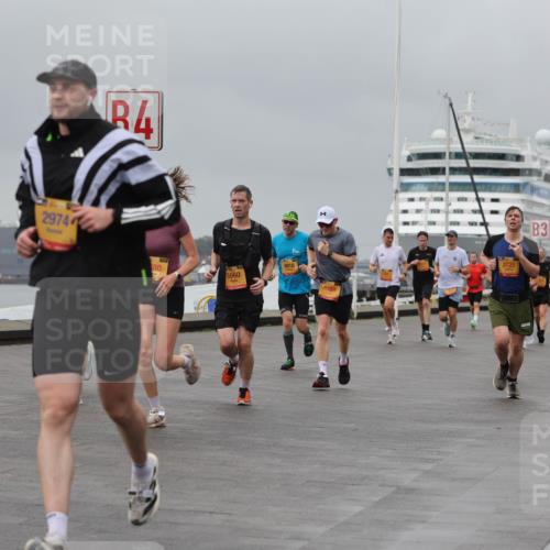 13.09.2026 - Kiel Lauf Andreas Tolksdorf http://msf.ph/oto/10479051 13.09.2026 11:52:26 Kiellinie 29744, 4, 80, 9810, 5960, 6789, 3725, 3 meine-sportfotos.de