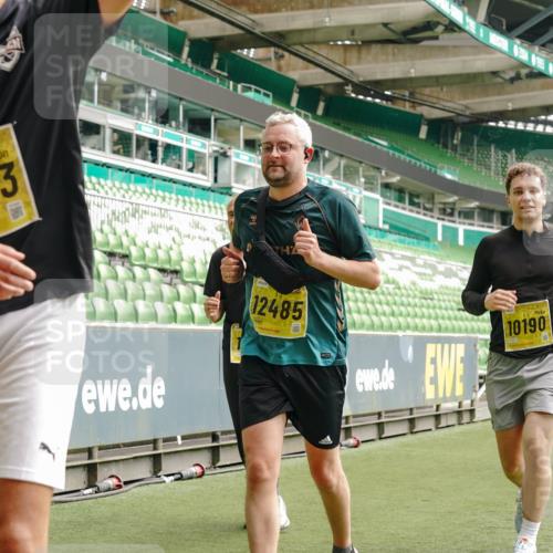 13.09.2026 - 21. swb-Marathon Bremen Michael Burmester http://msf.ph/oto/10479056 13.09.2026 10:40:50 Laufen im Stadion 10138, 10155, 10156, 10163, 10169, 10213, 10234, 10247, 10279, 10280, 10299, 10313, 10314, 10321, 10354, 10386, 10399, 10406, 10414, 10417, 10419, 10424, 10435, 10455, 10483, 10484, 10493, 10501, 10527, 10545, 10556, 10570, 10576, 10580, 10582, 10586, 10599, 10611, 10616, 10644, 10653, 10660, 10694, 10696, 10705, 10706, 10712, 10719, 10722, 10737, 10743, 10751, 10766, 10768, 10776, 10804, 10859, 11043, 11048 meine-sportfotos.de