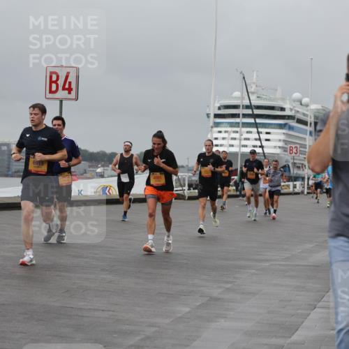 13.09.2026 - Kiel Lauf Andreas Tolksdorf http://msf.ph/oto/10479172 13.09.2026 11:52:36 Kiellinie 4, 6915, 7038, 4991, 3 meine-sportfotos.de