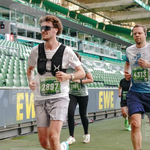 13.09.2026 - 21. swb-Marathon Bremen Michael Burmester http://msf.ph/oto/10479298 13.09.2026 13:18:32 Laufen im Stadion 311, 404, 486, 546, 588, 732, 753, 837, 921, 1424, 1425, 1431, 1506, 1765, 1790, 1844, 1868, 2056, 2067, 2096, 2123, 2137, 2224, 2294, 2357, 2358, 2389, 2419, 2453, 2532, 2557, 2563, 2586, 2601, 2614, 2622, 2647, 2655, 2703, 2786, 2843, 2845, 2849, 2857, 2879, 2880, 2893, 2944, 2983, 2984, 2999, 3031, 3046, 3072, 3096, 3100, 3104, 3146, 3180, 3189, 3195, 3198, 3210, 3285, 3287, 3314, 3337, 3421, 3431, 3476, 3537, 3548, 3619, 3633, 3654, 3740, 3879, 4478 meine-sportfotos.de