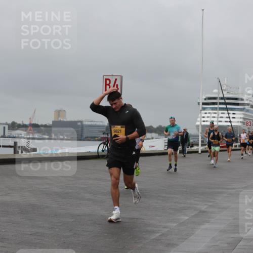 13.09.2026 - Kiel Lauf Andreas Tolksdorf http://msf.ph/oto/10479324 13.09.2026 11:52:50 Kiellinie 9821, 3 meine-sportfotos.de