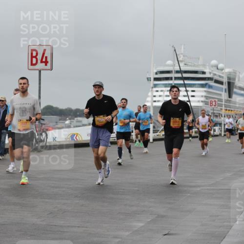 13.09.2026 - Kiel Lauf Andreas Tolksdorf http://msf.ph/oto/10479517 13.09.2026 11:53:04 Kiellinie 647, 2841, 4, 2043, 8361, 3 meine-sportfotos.de