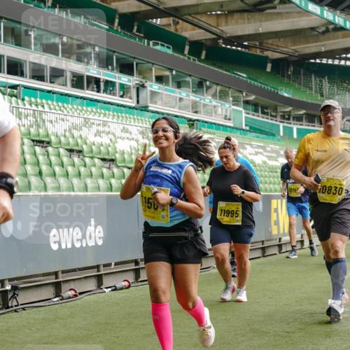13.09.2026 - 21. swb-Marathon Bremen Michael Burmester http://msf.ph/oto/10479551 13.09.2026 10:41:09 Laufen im Stadion 10155, 10156, 10163, 10169, 10213, 10234, 10247, 10299, 10313, 10321, 10354, 10386, 10399, 10406, 10414, 10417, 10419, 10422, 10424, 10435, 10455, 10461, 10462, 10483, 10484, 10527, 10545, 10546, 10547, 10570, 10580, 10582, 10586, 10599, 10611, 10644, 10653, 10694, 10696, 10705, 10706, 10719, 10722, 10737, 10751, 10766, 10768, 10776, 10804, 10859, 10889, 10977, 11043, 11048 meine-sportfotos.de