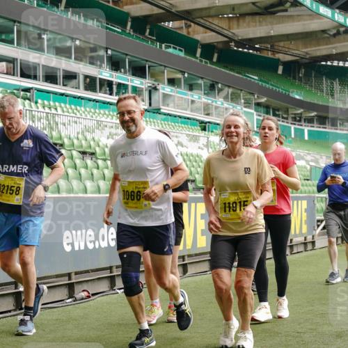 13.09.2026 - 21. swb-Marathon Bremen Michael Burmester http://msf.ph/oto/10479693 13.09.2026 10:41:14 Laufen im Stadion 10155, 10156, 10163, 10169, 10213, 10234, 10247, 10299, 10313, 10321, 10354, 10386, 10399, 10406, 10414, 10417, 10419, 10422, 10424, 10435, 10455, 10461, 10462, 10483, 10484, 10527, 10545, 10546, 10547, 10570, 10582, 10586, 10599, 10611, 10644, 10653, 10694, 10696, 10705, 10706, 10719, 10722, 10737, 10751, 10766, 10768, 10776, 10804, 10859, 10889, 10909, 10963, 10977, 11043, 11048 meine-sportfotos.de