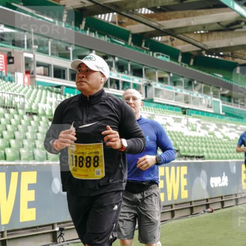 13.09.2026 - 21. swb-Marathon Bremen Michael Burmester http://msf.ph/oto/10479797 13.09.2026 10:41:18 Laufen im Stadion 10155, 10156, 10163, 10169, 10213, 10234, 10247, 10299, 10313, 10321, 10354, 10386, 10399, 10406, 10414, 10417, 10419, 10422, 10424, 10435, 10455, 10461, 10462, 10483, 10519, 10527, 10545, 10546, 10547, 10570, 10582, 10586, 10599, 10611, 10644, 10653, 10694, 10696, 10705, 10706, 10719, 10722, 10751, 10766, 10768, 10776, 10804, 10859, 10889, 10909, 10963, 10977, 11043, 11048 meine-sportfotos.de