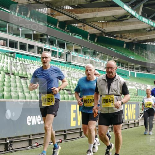 13.09.2026 - 21. swb-Marathon Bremen Michael Burmester http://msf.ph/oto/10479861 13.09.2026 10:41:21 Laufen im Stadion 10155, 10156, 10163, 10169, 10213, 10247, 10299, 10313, 10321, 10354, 10386, 10399, 10406, 10414, 10417, 10419, 10422, 10424, 10435, 10455, 10461, 10462, 10483, 10519, 10527, 10545, 10546, 10547, 10570, 10582, 10586, 10599, 10611, 10644, 10653, 10694, 10696, 10705, 10706, 10719, 10722, 10751, 10766, 10768, 10776, 10804, 10859, 10889, 10909, 10963, 10977, 11043, 11048 meine-sportfotos.de