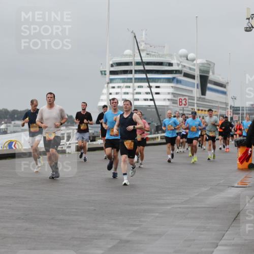 13.09.2026 - Kiel Lauf Andreas Tolksdorf http://msf.ph/oto/10479930 13.09.2026 11:53:39 Kiellinie 4, 11447, 4162, 3 meine-sportfotos.de