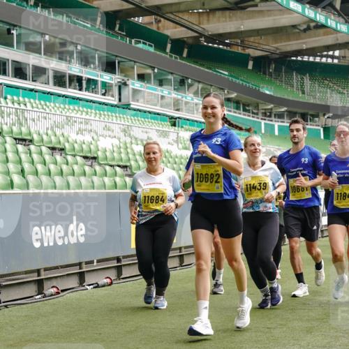 13.09.2026 - 21. swb-Marathon Bremen Michael Burmester http://msf.ph/oto/10479940 13.09.2026 10:41:24 Laufen im Stadion 10155, 10156, 10163, 10169, 10213, 10247, 10299, 10313, 10321, 10354, 10386, 10399, 10406, 10414, 10417, 10419, 10422, 10424, 10435, 10455, 10461, 10462, 10483, 10519, 10527, 10545, 10546, 10547, 10570, 10582, 10586, 10599, 10611, 10644, 10653, 10694, 10696, 10705, 10706, 10719, 10722, 10751, 10766, 10768, 10776, 10804, 10859, 10889, 10909, 10963, 10977, 11043, 11048 meine-sportfotos.de