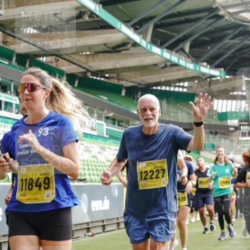13.09.2026 - 21. swb-Marathon Bremen Michael Burmester http://msf.ph/oto/10480016 13.09.2026 10:41:26 Laufen im Stadion 10155, 10156, 10163, 10169, 10213, 10247, 10299, 10313, 10321, 10354, 10386, 10399, 10406, 10414, 10417, 10419, 10422, 10424, 10435, 10455, 10461, 10462, 10483, 10519, 10527, 10545, 10546, 10547, 10570, 10582, 10586, 10611, 10644, 10653, 10694, 10696, 10705, 10706, 10719, 10722, 10751, 10766, 10768, 10776, 10804, 10859, 10889, 10909, 10963, 10977, 11043, 11048, 11084, 11085 meine-sportfotos.de