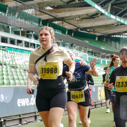 13.09.2026 - 21. swb-Marathon Bremen Michael Burmester http://msf.ph/oto/10480092 13.09.2026 10:41:28 Laufen im Stadion 10155, 10156, 10163, 10169, 10213, 10247, 10299, 10313, 10321, 10354, 10396, 10399, 10406, 10414, 10417, 10419, 10422, 10424, 10435, 10455, 10461, 10462, 10483, 10519, 10527, 10545, 10546, 10547, 10570, 10582, 10586, 10611, 10644, 10653, 10694, 10696, 10705, 10706, 10719, 10722, 10751, 10766, 10768, 10776, 10804, 10859, 10889, 10909, 10963, 10977, 11043, 11048, 11084, 11085 meine-sportfotos.de