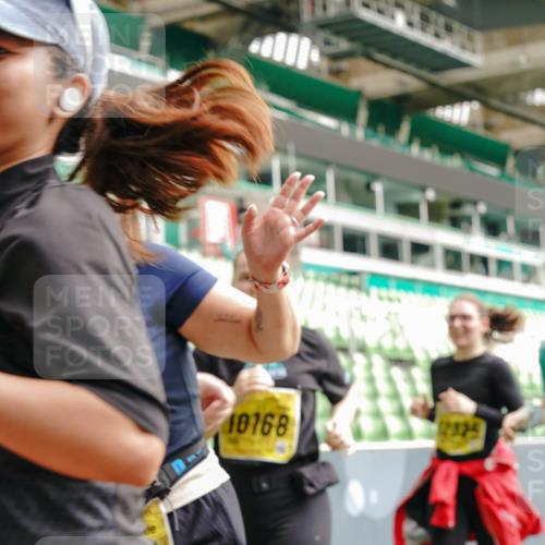 13.09.2026 - 21. swb-Marathon Bremen Michael Burmester http://msf.ph/oto/10480160 13.09.2026 10:41:30 Laufen im Stadion 10148, 10155, 10156, 10163, 10169, 10213, 10247, 10299, 10313, 10321, 10354, 10395, 10396, 10399, 10406, 10414, 10417, 10419, 10422, 10424, 10435, 10455, 10461, 10462, 10483, 10519, 10527, 10545, 10546, 10547, 10570, 10582, 10586, 10611, 10644, 10694, 10696, 10705, 10706, 10719, 10722, 10751, 10766, 10768, 10776, 10804, 10859, 10889, 10909, 10963, 10977, 11043, 11048, 11084, 11085, 11097, 11098 meine-sportfotos.de