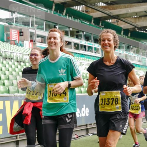 13.09.2026 - 21. swb-Marathon Bremen Michael Burmester http://msf.ph/oto/10480183 13.09.2026 10:41:31 Laufen im Stadion 10148, 10155, 10163, 10169, 10213, 10247, 10299, 10313, 10321, 10354, 10395, 10396, 10399, 10406, 10414, 10417, 10419, 10422, 10424, 10435, 10455, 10461, 10462, 10483, 10519, 10527, 10545, 10546, 10547, 10570, 10582, 10586, 10611, 10644, 10694, 10696, 10705, 10706, 10719, 10722, 10766, 10768, 10776, 10804, 10859, 10889, 10909, 10963, 10977, 11043, 11048, 11084, 11085, 11097, 11098 meine-sportfotos.de