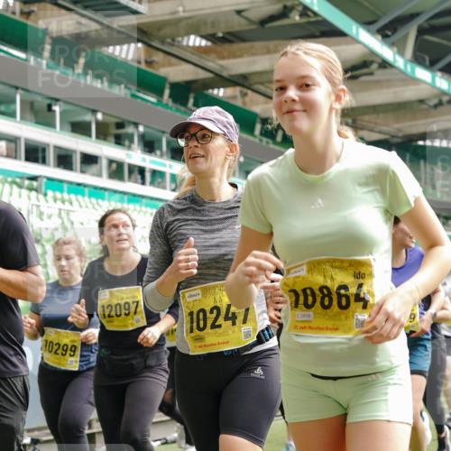 13.09.2026 - 21. swb-Marathon Bremen Michael Burmester http://msf.ph/oto/10480251 13.09.2026 10:41:33 Laufen im Stadion 10148, 10155, 10163, 10169, 10213, 10247, 10299, 10313, 10321, 10354, 10395, 10396, 10399, 10406, 10414, 10417, 10419, 10422, 10424, 10435, 10455, 10461, 10462, 10483, 10490, 10519, 10527, 10545, 10546, 10547, 10570, 10582, 10586, 10611, 10644, 10694, 10705, 10706, 10719, 10722, 10766, 10768, 10776, 10804, 10859, 10889, 10909, 10963, 10977, 11043, 11048, 11084, 11085, 11090, 11097, 11098 meine-sportfotos.de