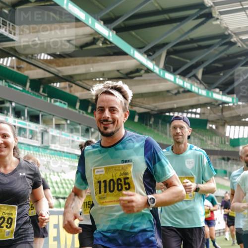 13.09.2026 - 21. swb-Marathon Bremen Michael Burmester http://msf.ph/oto/10480331 13.09.2026 10:41:35 Laufen im Stadion 10148, 10155, 10163, 10169, 10213, 10247, 10299, 10313, 10321, 10354, 10395, 10396, 10399, 10406, 10414, 10417, 10419, 10422, 10424, 10435, 10455, 10461, 10462, 10483, 10490, 10519, 10527, 10545, 10546, 10547, 10582, 10586, 10611, 10644, 10694, 10705, 10706, 10719, 10722, 10766, 10768, 10776, 10804, 10854, 10859, 10889, 10909, 10963, 10977, 11043, 11048, 11084, 11085, 11090, 11097, 11098, 11192 meine-sportfotos.de