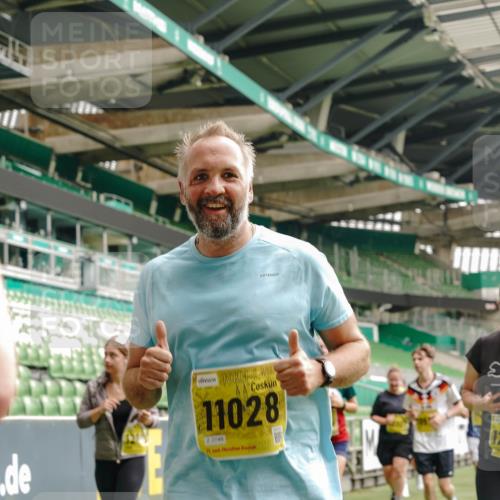 13.09.2026 - 21. swb-Marathon Bremen Michael Burmester http://msf.ph/oto/10480382 13.09.2026 10:41:38 Laufen im Stadion 10148, 10155, 10163, 10213, 10247, 10299, 10313, 10321, 10354, 10395, 10396, 10399, 10406, 10414, 10417, 10419, 10422, 10424, 10435, 10455, 10461, 10462, 10483, 10490, 10519, 10527, 10545, 10546, 10547, 10582, 10586, 10611, 10644, 10665, 10694, 10705, 10706, 10719, 10722, 10766, 10768, 10776, 10804, 10854, 10859, 10889, 10909, 10963, 10977, 11027, 11043, 11048, 11084, 11085, 11090, 11097, 11098, 11140, 11192 meine-sportfotos.de
