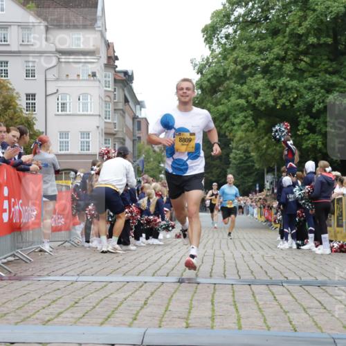 13.09.2026 - Kiel Lauf Yannick Fuchs http://msf.ph/oto/10487150 13.09.2026 10:23:47 Ziel 2937, 716, 3465, 4645, 6302, 8809, 8809, 9678, 10568 meine-sportfotos.de