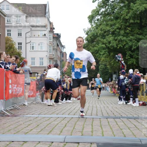 13.09.2026 - Kiel Lauf Yannick Fuchs http://msf.ph/oto/10487151 13.09.2026 10:23:47 Ziel 2937, 716, 3465, 4645, 6302, 8809, 8809, 9678, 10568 meine-sportfotos.de