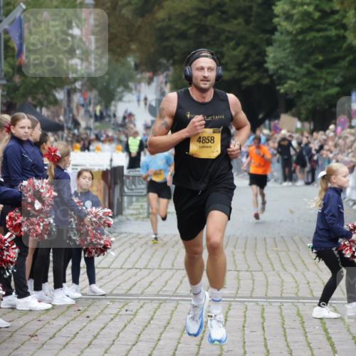 13.09.2026 - Kiel Lauf Yannick Fuchs http://msf.ph/oto/10487279 13.09.2026 10:25:49 Ziel 1625, 2084, 2107, 4463, 6585, 8643, 4858, 6585, 6958, 7377, 8566, 10095, 4167, 5001, 7595, 9077, 10850, 11169, 4858 meine-sportfotos.de