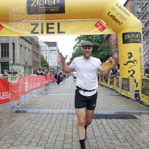 13.09.2026 - Kiel Lauf Yannick Fuchs http://msf.ph/oto/10487318 13.09.2026 10:26:23 Ziel 7294, 10034, 10964, 4167, 4463, 5001, 7595, 9077, 10850, 11169, 11348, 1102, 2244, 4278, 1625, 2084, 8643 meine-sportfotos.de