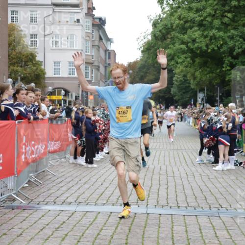 13.09.2026 - Kiel Lauf Yannick Fuchs http://msf.ph/oto/10487333 13.09.2026 10:26:36 Ziel 1102, 2244, 4278, 10034, 4167, 5001, 7294, 7595, 10034, 10964, 11169, 11348, 1717, 3945, 6509, 12421, 4167, 7595, 9077, 10850 meine-sportfotos.de