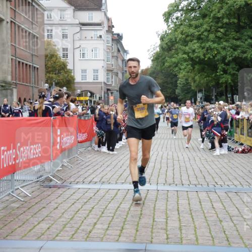 13.09.2026 - Kiel Lauf Yannick Fuchs http://msf.ph/oto/10487339 13.09.2026 10:26:39 Ziel 1102, 2244, 4278, 5001, 7294, 7595, 10034, 10964, 11169, 11348, 1717, 3945, 5484, 6509, 12421, 4167, 5001, 7595, 10850 meine-sportfotos.de