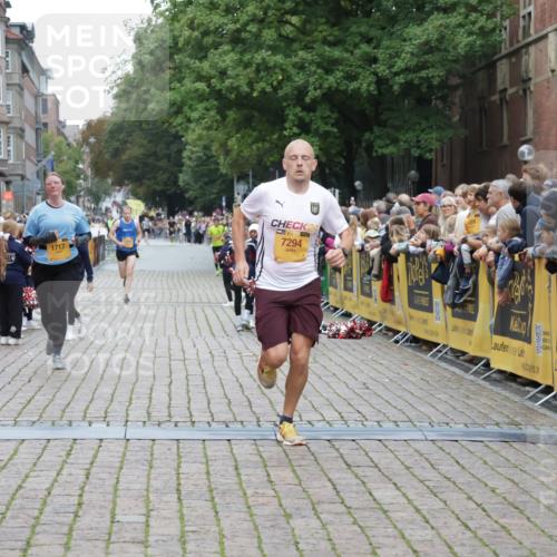 13.09.2026 - Kiel Lauf Yannick Fuchs http://msf.ph/oto/10487352 13.09.2026 10:26:49 Ziel 1102, 1717, 3945, 12421, 2244, 4278, 7294, 10034, 10964, 601, 1800, 5484, 6509, 9105, 12699, 12738, 5001, 7294, 11169, 11348 meine-sportfotos.de