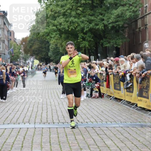 13.09.2026 - Kiel Lauf Yannick Fuchs http://msf.ph/oto/10487361 13.09.2026 10:27:00 Ziel 601, 3945, 5484, 6509, 9105, 12421, 12699, 12738, 1102, 1717, 2244, 4278, 10034, 12421, 1773, 1800, 8846, 9089, 10435, 10034, 10964 meine-sportfotos.de