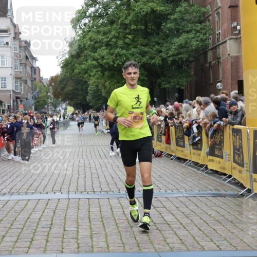 13.09.2026 - Kiel Lauf Yannick Fuchs http://msf.ph/oto/10487365 13.09.2026 10:27:01 Ziel 601, 3945, 5484, 6509, 9105, 12699, 12738, 1102, 1717, 2244, 3945, 4278, 10034, 12421, 1773, 1800, 8846, 9089, 10435, 10784, 10034, 10964 meine-sportfotos.de