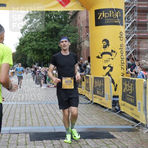 13.09.2026 - Kiel Lauf Yannick Fuchs http://msf.ph/oto/10487370 13.09.2026 10:27:13 Ziel 1773, 1800, 9089, 10435, 12699, 601, 1102, 1717, 3945, 5484, 6509, 9105, 12421, 12738, 1189, 1498, 4564, 6156, 8846, 9835, 10784, 1102, 2244, 4278 meine-sportfotos.de