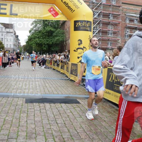 13.09.2026 - Kiel Lauf Yannick Fuchs http://msf.ph/oto/10487726 13.09.2026 10:30:18 Ziel 556, 563, 2762, 4438, 4471, 4477, 4837, 7152, 7691, 7818, 8582, 9644, 9669, 10019, 10129, 11781, 12491, 3826, 5082, 5575, 5624, 5864, 6169, 8140, 8582, 9584, 10476, 12591, 12737, 314, 457, 629, 1203, 1454, 1734, 2149, 2379, 2441, 2756, 4287, 5384, 5592, 5745, 5967, 7703, 7844, 8122, 9060, 10368, 11237, 259, 5624, 6126, 6169, 12119, 12290, 12591 meine-sportfotos.de