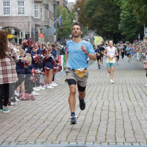 13.09.2026 - Kiel Lauf Yannick Fuchs http://msf.ph/oto/10487735 13.09.2026 10:30:28 Ziel 314, 629, 1203, 1454, 1734, 2149, 2756, 2762, 4438, 4471, 4477, 5384, 5967, 7703, 7844, 8122, 10129, 11781, 12491, 556, 563, 3826, 4837, 5082, 5575, 5864, 7152, 7691, 7818, 8582, 9584, 9644, 9669, 10019, 10476, 12737, 457, 2379, 2441, 4287, 5268, 5592, 5745, 6291, 8862, 9060, 9866, 9868, 10368, 11237, 5624, 8140, 10476 meine-sportfotos.de