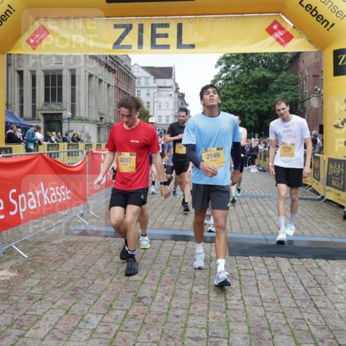 13.09.2026 - Kiel Lauf Yannick Fuchs http://msf.ph/oto/10487860 13.09.2026 10:31:12 Ziel 227, 967, 1834, 2256, 4771, 5035, 5251, 5612, 7024, 7330, 10780, 419, 967, 1187, 1574, 1726, 3298, 4933, 5268, 5745, 6291, 6450, 8862, 9866, 9868, 9919, 10368, 10543, 11040, 11237, 11669, 12566, 866, 1196, 3231, 3727, 4446, 5813, 7335, 7402, 7834, 7863, 8496, 8645, 8761, 10489, 11329, 314, 457, 2149, 2379, 2441, 2756, 4287, 5592, 5745, 7703, 9060, 10368, 11237 meine-sportfotos.de