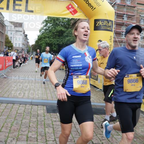 13.09.2026 - Kiel Lauf Yannick Fuchs http://msf.ph/oto/10487892 13.09.2026 10:31:23 Ziel 227, 1834, 3231, 3727, 4446, 5035, 5251, 5813, 7335, 7402, 7834, 7863, 8496, 10780, 11329, 419, 967, 1187, 1574, 1726, 1834, 2256, 3298, 4771, 4933, 5612, 6450, 7024, 7330, 9919, 10543, 11040, 11669, 12566, 866, 900, 1076, 1196, 1300, 1626, 4234, 4616, 5071, 5868, 5870, 5991, 6045, 6220, 7476, 7749, 8531, 8645, 8761, 9225, 10489, 12361, 1726, 5268, 6291, 8862, 9866, 9868, 12566 meine-sportfotos.de