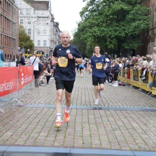 13.09.2026 - Kiel Lauf Yannick Fuchs http://msf.ph/oto/10487897 13.09.2026 10:31:26 Ziel 227, 1196, 3231, 3727, 4446, 5813, 7335, 7402, 7834, 7863, 8496, 10489, 11329, 227, 419, 967, 1187, 1574, 1834, 2256, 3298, 4771, 4933, 5035, 5251, 5612, 6450, 7024, 7330, 9919, 10543, 10780, 11040, 11669, 866, 900, 1076, 1300, 1626, 1981, 4234, 4616, 5071, 5868, 5870, 5991, 6045, 6220, 6985, 7375, 7476, 7749, 8531, 8645, 8761, 9225, 12361, 1574, 1726, 5268, 9866, 9868, 10543, 12566 meine-sportfotos.de
