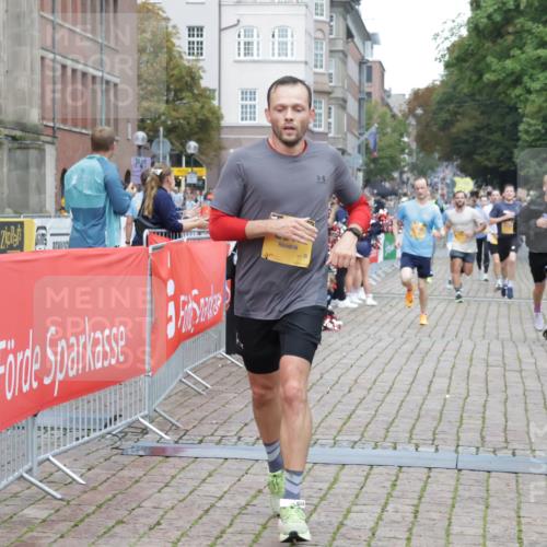 13.09.2026 - Kiel Lauf Yannick Fuchs http://msf.ph/oto/10487929 13.09.2026 10:31:42 Ziel 866, 900, 1076, 1300, 1626, 1981, 4234, 4616, 5071, 5134, 5868, 5870, 5991, 6045, 6220, 6985, 7375, 7476, 7749, 8531, 8645, 8761, 9225, 12028, 12361, 227, 866, 1196, 1834, 2256, 3231, 3727, 4446, 4771, 5035, 5251, 5612, 5813, 7024, 7330, 7335, 7402, 7834, 7863, 8496, 8645, 8761, 10489, 10780, 11329, 577, 1403, 1406, 2389, 2990, 4816, 4900, 8837, 8958, 9438, 10768, 11193, 12024, 12058, 12127, 419, 967, 1187, 5612, 11040, 11669 meine-sportfotos.de