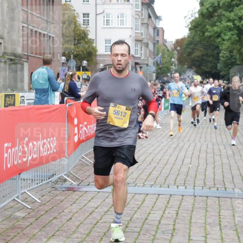 13.09.2026 - Kiel Lauf Yannick Fuchs http://msf.ph/oto/10487930 13.09.2026 10:31:42 Ziel 866, 900, 1076, 1300, 1626, 1981, 4234, 4616, 5071, 5134, 5868, 5870, 5991, 6045, 6220, 6985, 7375, 7476, 7749, 8531, 8645, 8761, 9225, 12028, 12361, 227, 866, 1196, 1834, 2256, 3231, 3727, 4446, 4771, 5035, 5251, 5612, 5813, 7024, 7330, 7335, 7402, 7834, 7863, 8496, 8645, 8761, 10489, 10780, 11329, 577, 1403, 1406, 2389, 2990, 4816, 4900, 8837, 8958, 9438, 10768, 11193, 12024, 12058, 12127, 419, 967, 1187, 5612, 11040, 11669 meine-sportfotos.de