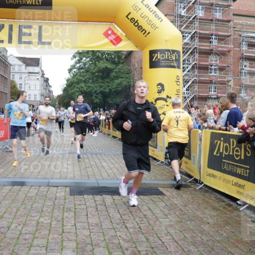 13.09.2026 - Kiel Lauf Yannick Fuchs http://msf.ph/oto/10487940 13.09.2026 10:31:47 Ziel 900, 1076, 1626, 1981, 4616, 5071, 5134, 5868, 5870, 6045, 6220, 6985, 7375, 7476, 7749, 8531, 8837, 9438, 10768, 11193, 12028, 227, 866, 1196, 1300, 1834, 2256, 3231, 3727, 4234, 4446, 4771, 5035, 5251, 5813, 5991, 7024, 7335, 7402, 7749, 7834, 7863, 8496, 8645, 8761, 9225, 10489, 10780, 11329, 12361, 153, 520, 577, 1239, 1403, 1406, 2389, 2990, 4816, 4900, 4903, 5965, 8958, 11722, 11927, 11975, 12024, 12058, 12127, 1834, 2256, 4771, 5035, 5251, 5612, 7024, 7330 meine-sportfotos.de