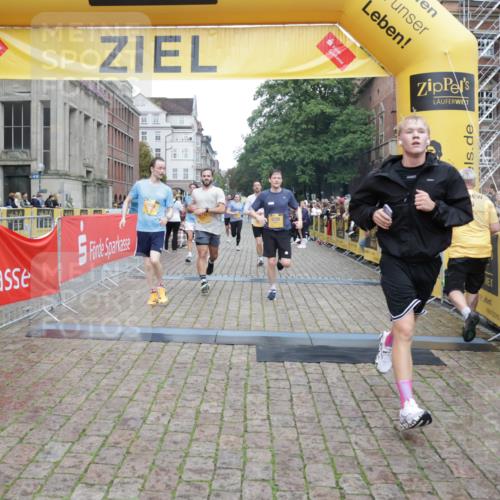 13.09.2026 - Kiel Lauf Yannick Fuchs http://msf.ph/oto/10487941 13.09.2026 10:31:47 Ziel 900, 1076, 1626, 1981, 4616, 5071, 5134, 5868, 5870, 6045, 6220, 6985, 7375, 7476, 7749, 8531, 8837, 9438, 10768, 11193, 12028, 227, 866, 1196, 1300, 1834, 2256, 3231, 3727, 4234, 4446, 4771, 5035, 5251, 5813, 5991, 7024, 7335, 7402, 7749, 7834, 7863, 8496, 8645, 8761, 9225, 10489, 10780, 11329, 12361, 153, 520, 577, 1239, 1403, 1406, 2389, 2990, 4816, 4900, 4903, 5965, 8958, 11722, 11927, 11975, 12024, 12058, 12127, 1834, 2256, 4771, 5035, 5251, 5612, 7024, 7330 meine-sportfotos.de