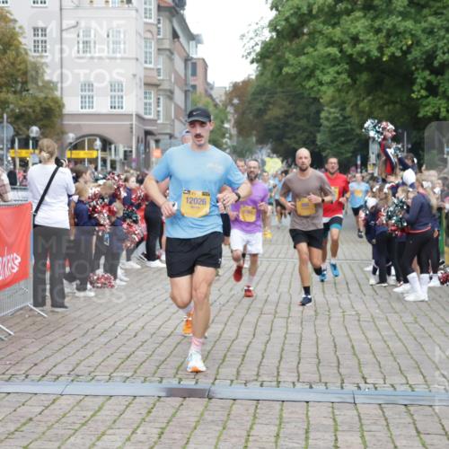 13.09.2026 - Kiel Lauf Yannick Fuchs http://msf.ph/oto/10487993 13.09.2026 10:32:04 Ziel 153, 520, 577, 1239, 1403, 1406, 2389, 2990, 4816, 4900, 4903, 5965, 8465, 8958, 10087, 11416, 11722, 11927, 11975, 12024, 12127, 866, 900, 1076, 1196, 1300, 1626, 1981, 4234, 4616, 4900, 5071, 5134, 5868, 5870, 5991, 6045, 6220, 6985, 7375, 7476, 7749, 8531, 8645, 8761, 8837, 8958, 9225, 9438, 10489, 10768, 11193, 12028, 12058, 12361, 524, 2716, 3353, 3570, 3923, 4079, 4349, 7790, 8376, 8489, 8878, 10981, 11451, 11612, 12761, 866, 1196, 3231, 3727, 4446, 7834 meine-sportfotos.de